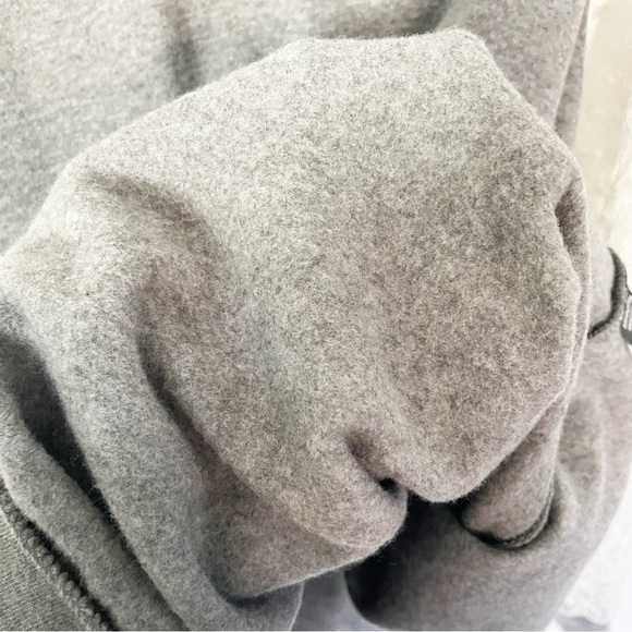 NWT Torrid Classic Fit Cozy Fleece Lace Sleeves
Hoodie in Gray Size 4 (4X) - Picture 9 of 12